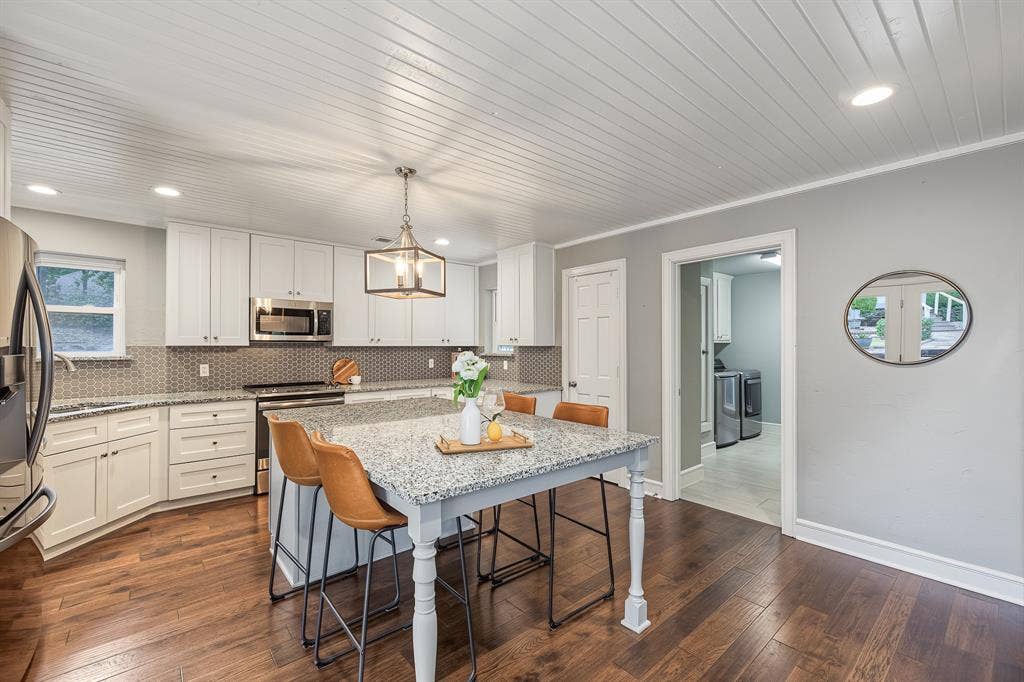 901 Pioneer Circle W, Argyle, TX 76226