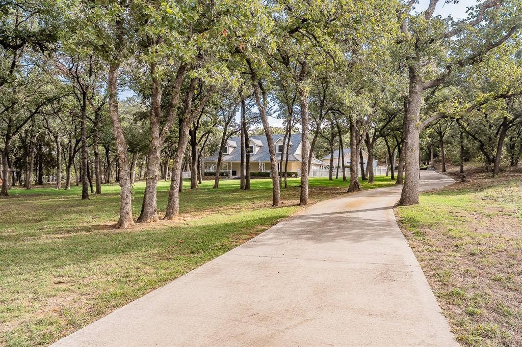 901 Pioneer Circle W, Argyle, TX 76226