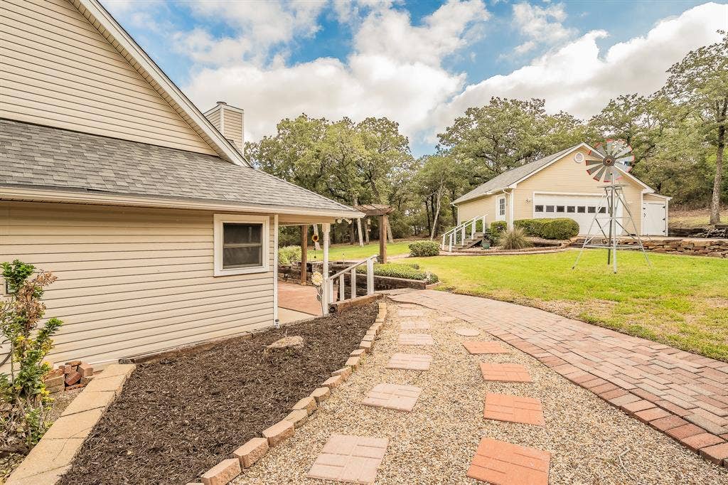 901 Pioneer Circle W, Argyle, TX 76226