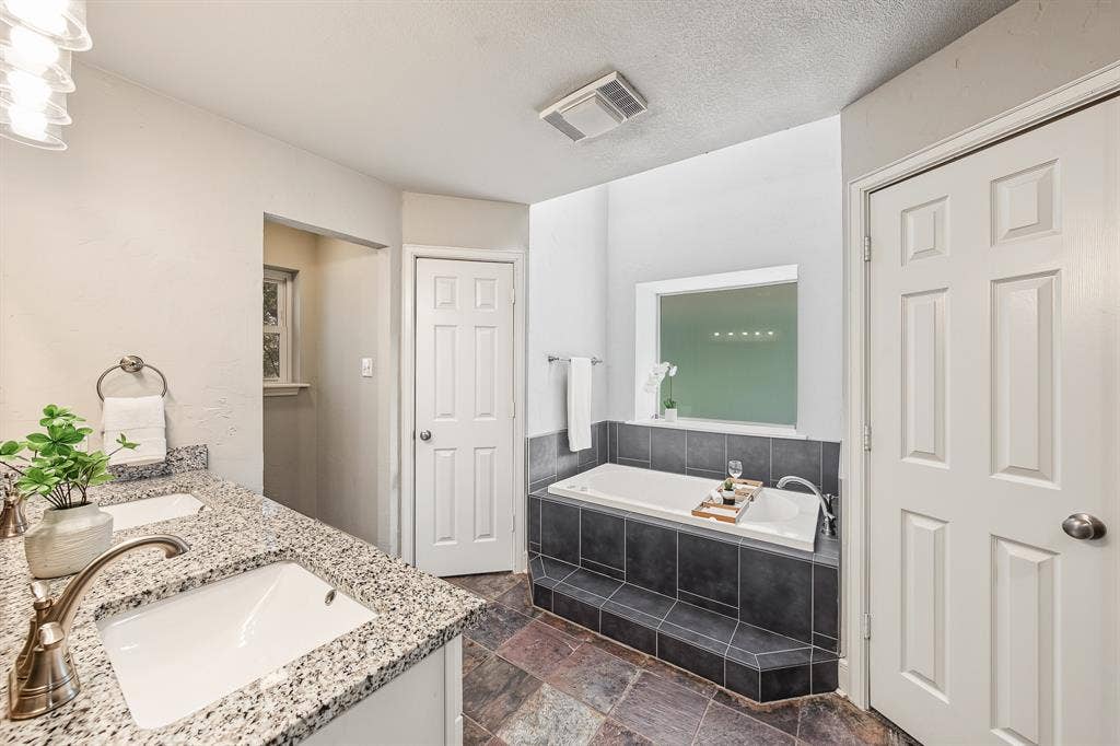 901 Pioneer Circle W, Argyle, TX 76226