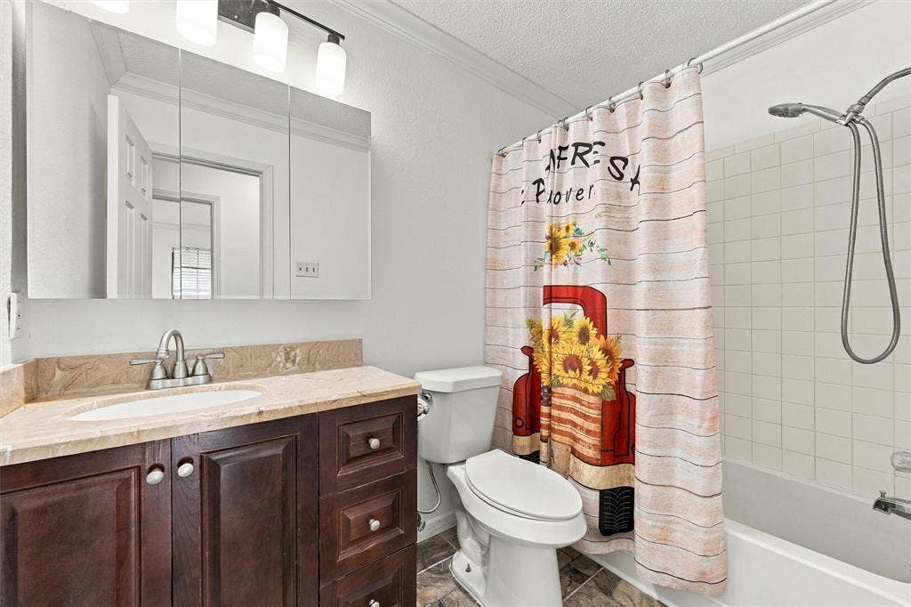 2104 Ruidoso Drive, Waco, TX 76712 2104 Ruidoso Drive, Waco, TX 76712