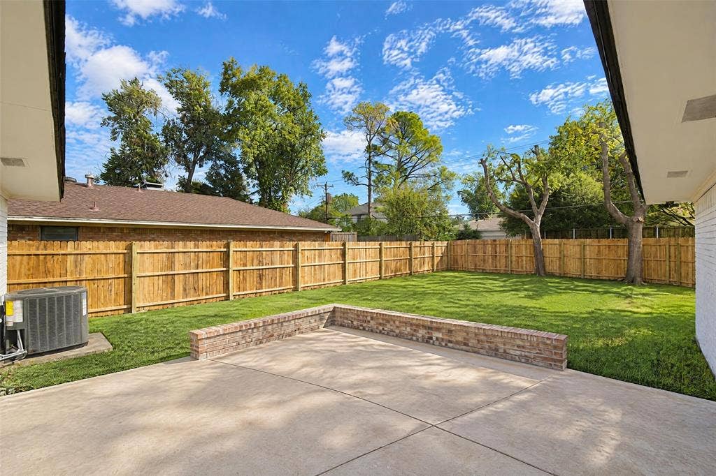 8350 CADENZA Lane, Dallas, TX 75228 8350 CADENZA Lane, Dallas, TX 75228
