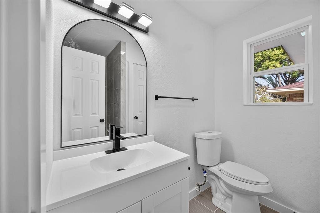 8350 CADENZA Lane, Dallas, TX 75228 8350 CADENZA Lane, Dallas, TX 75228