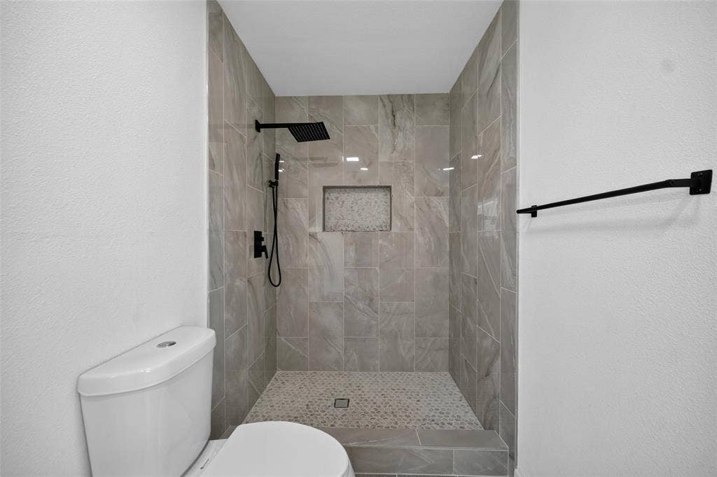 8350 CADENZA Lane, Dallas, TX 75228 8350 CADENZA Lane, Dallas, TX 75228