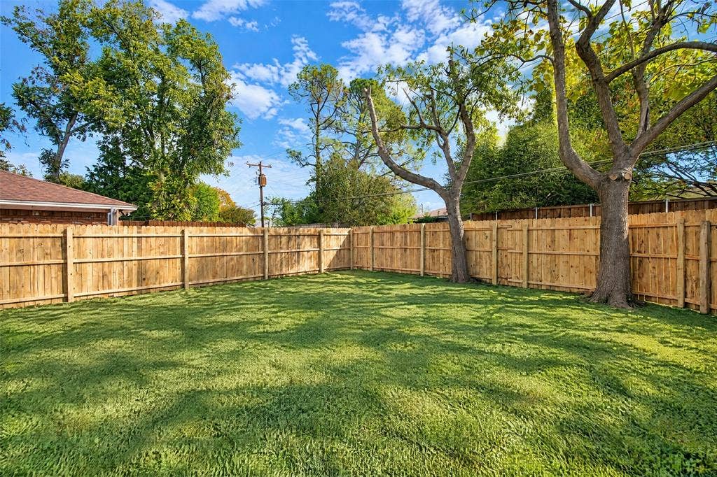 8350 CADENZA Lane, Dallas, TX 75228 8350 CADENZA Lane, Dallas, TX 75228
