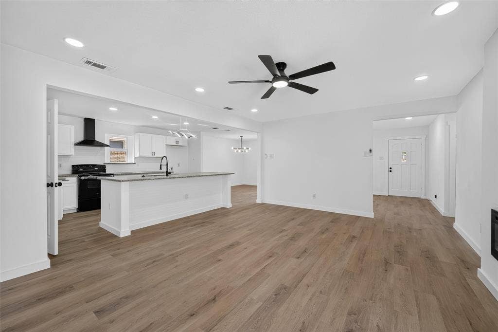 8350 CADENZA Lane, Dallas, TX 75228 8350 CADENZA Lane, Dallas, TX 75228