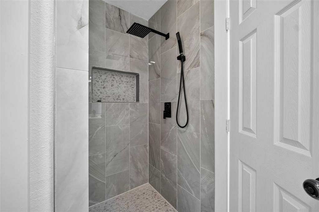 8350 CADENZA Lane, Dallas, TX 75228 8350 CADENZA Lane, Dallas, TX 75228