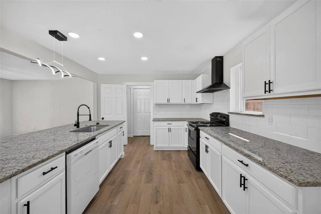 8350 CADENZA Lane, Dallas, TX 75228 8350 CADENZA Lane, Dallas, TX 75228