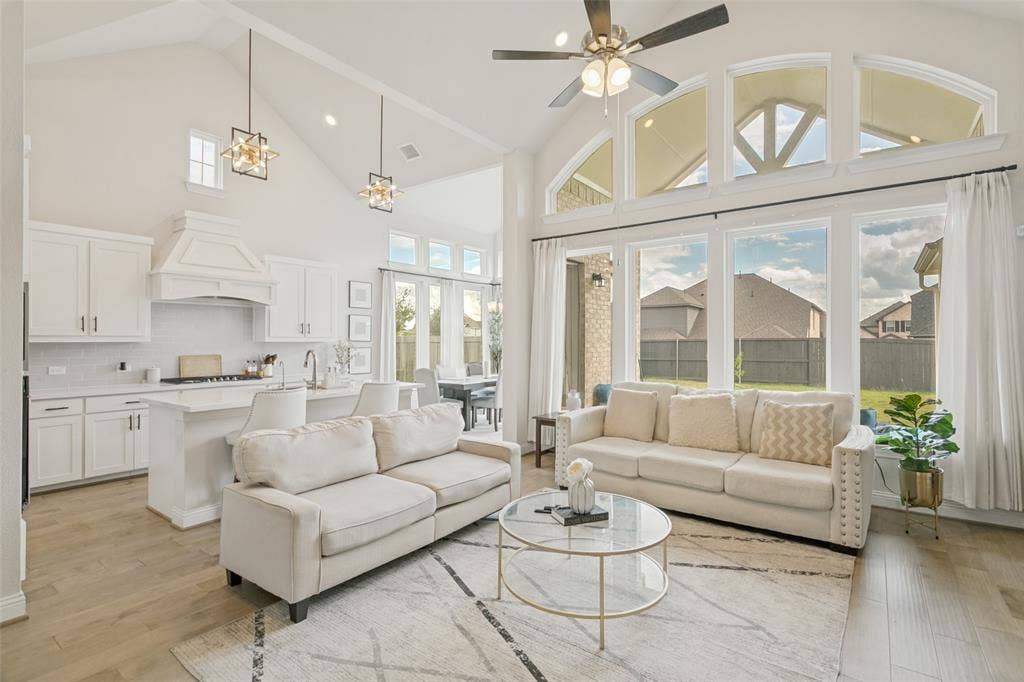 7334 Golden Daisy Avenue, Venus, TX 76084