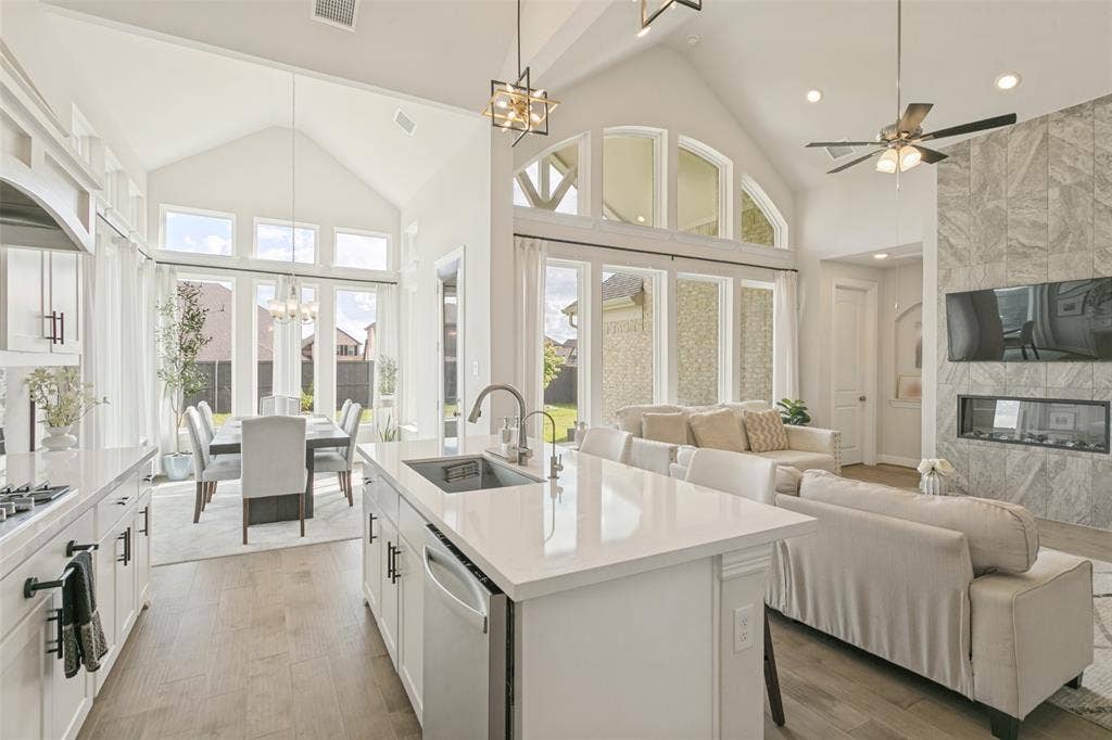 7334 Golden Daisy Avenue, Venus, TX 76084