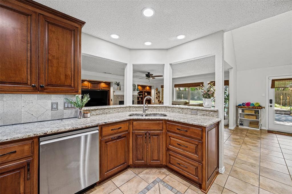 3406 Forestway Court, Arlington, TX 76001