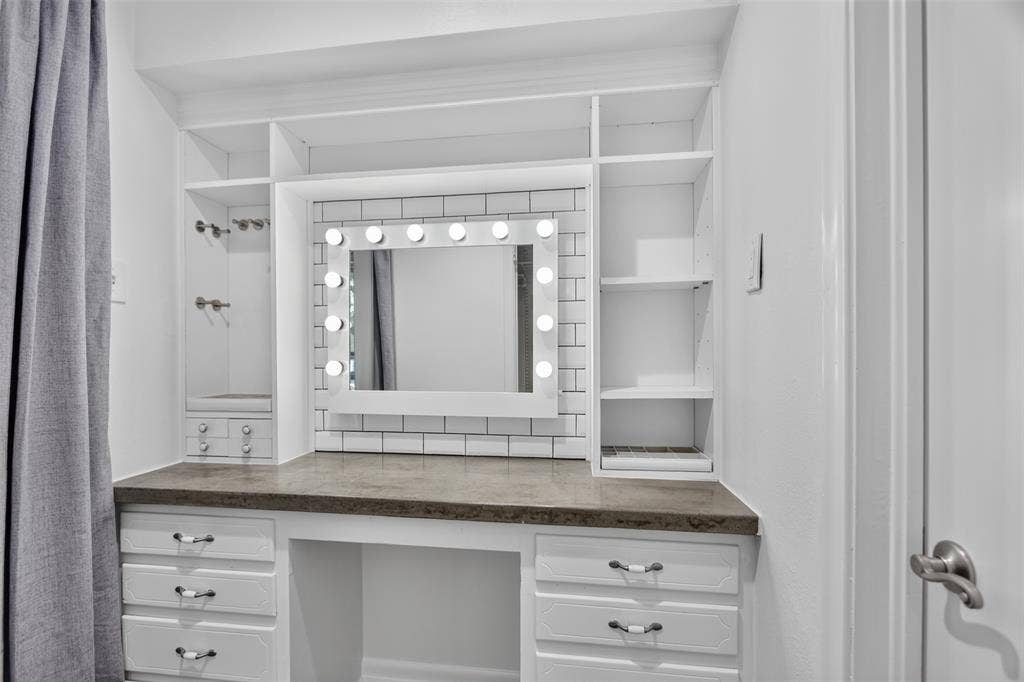 3230 Camelot Drive, Dallas, TX 75229 Just off the primary bath is a convenient dressing and make-up area offering extra storage and organization space, complimented by a full size closet directly across the hall.