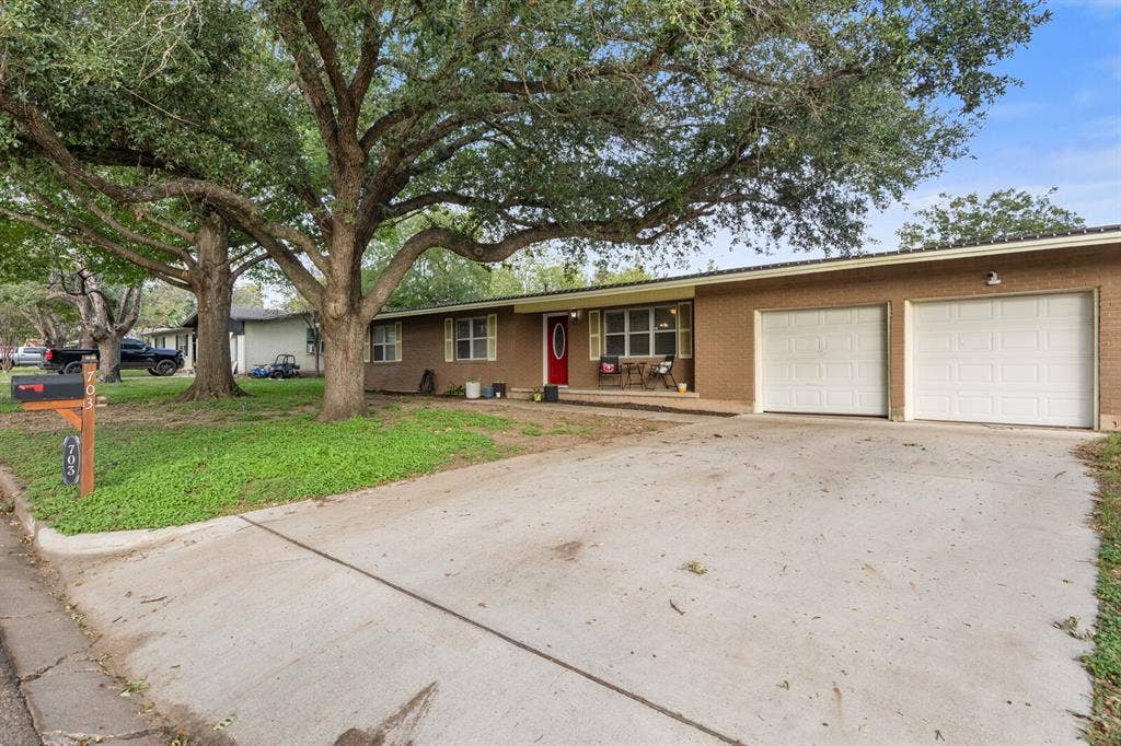 703 W Elizabeth Drive, Robinson, TX 76706 703 W Elizabeth Drive, Robinson, TX 76706