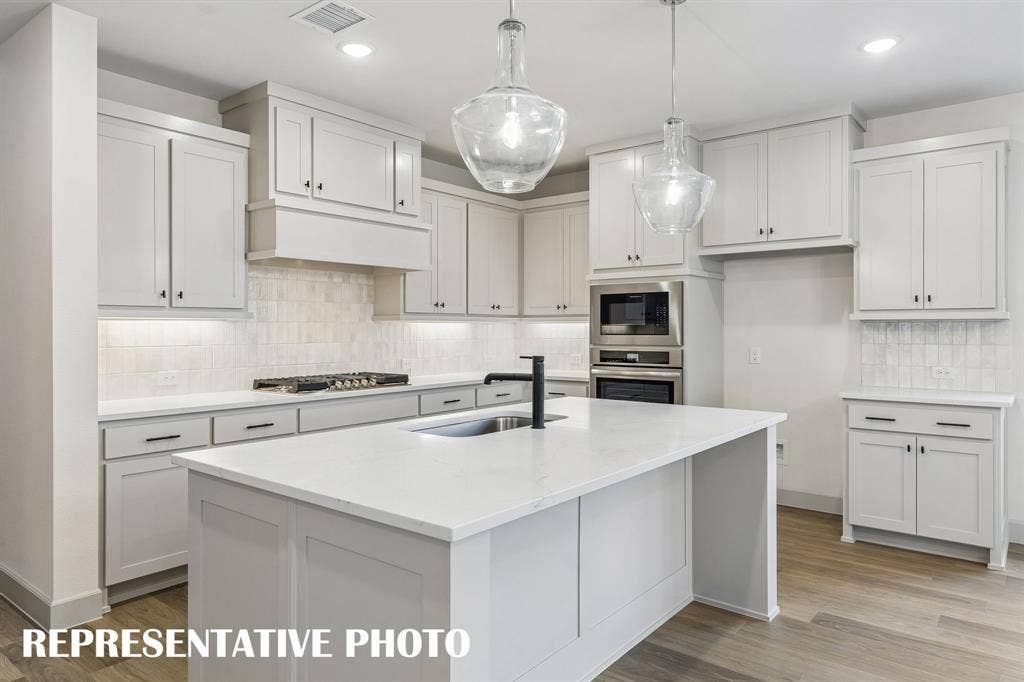 4520 Sunfish Lane, McKinney, TX 75071 Featuring outstanding storage and prep space, the chef in the family will fall in love with this dream kitchen! REPRESENTATIVE PHOTO