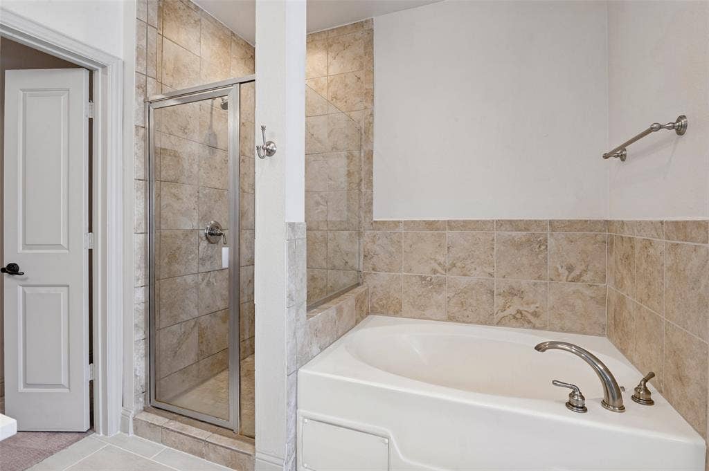 Primary with Separate tTub & Shower