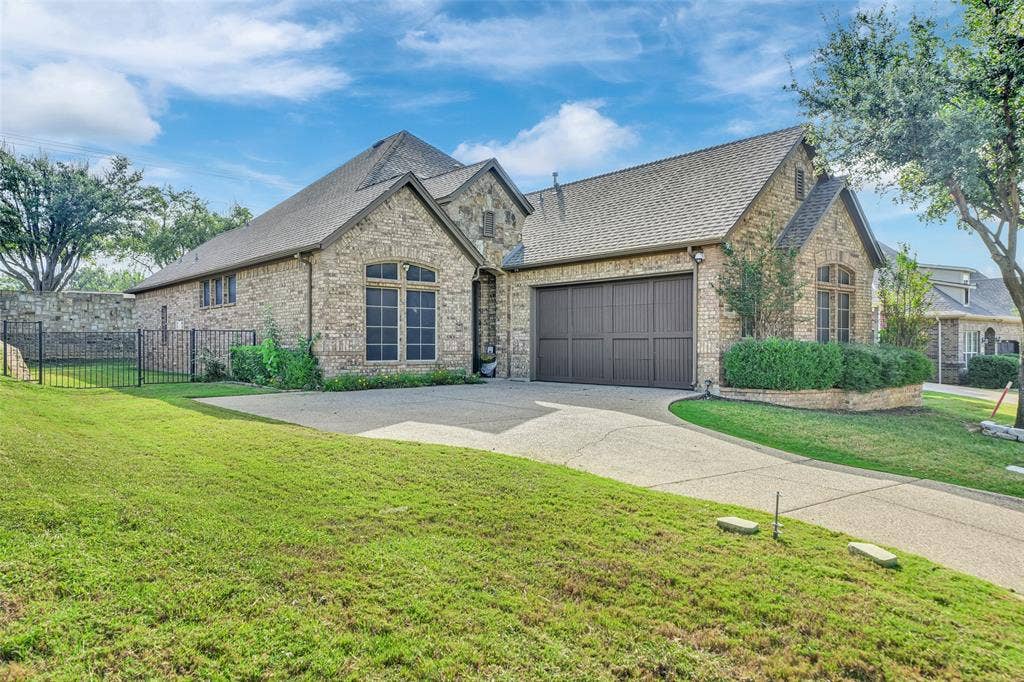 5801 Mira Lago Lane, Arlington, TX 76017
