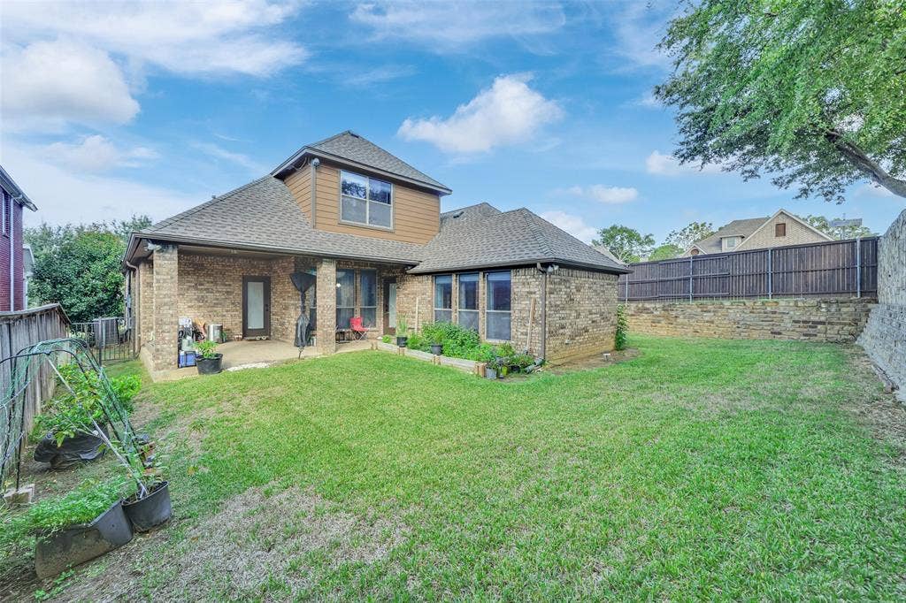 5801 Mira Lago Lane, Arlington, TX 76017