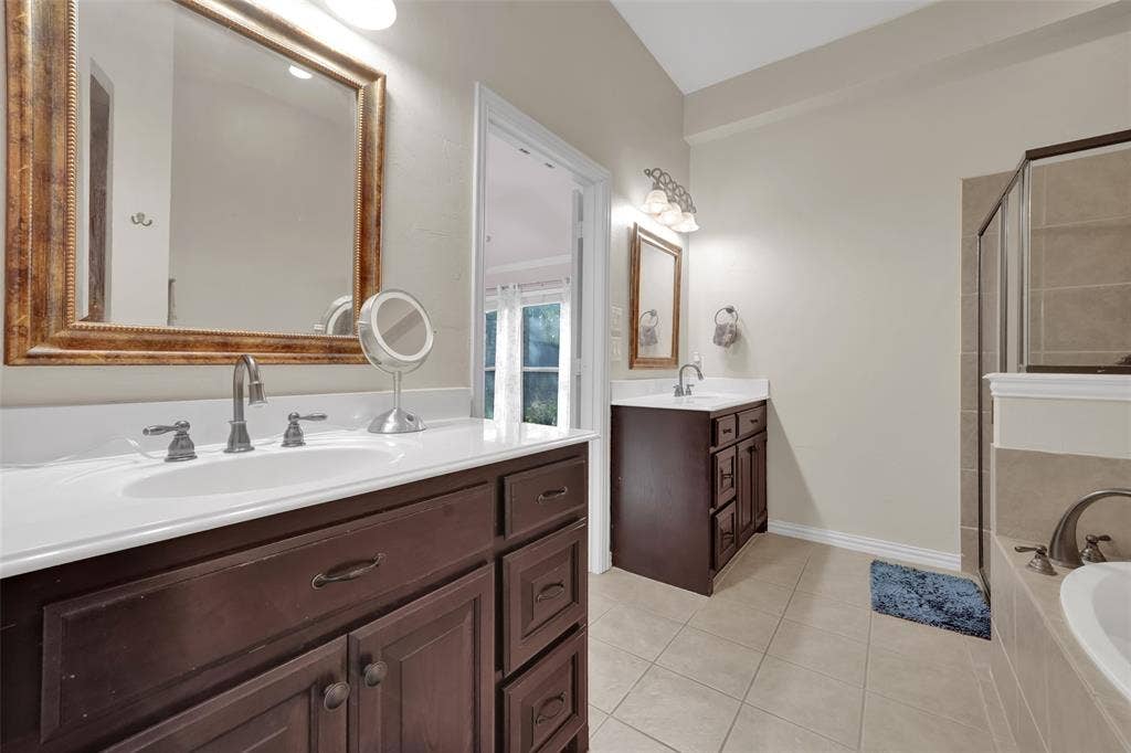5801 Mira Lago Lane, Arlington, TX 76017