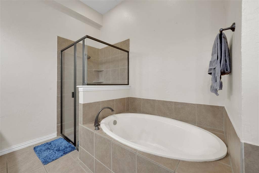 5801 Mira Lago Lane, Arlington, TX 76017