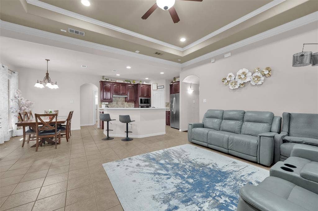 5801 Mira Lago Lane, Arlington, TX 76017
