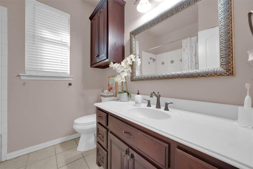 5801 Mira Lago Lane, Arlington, TX 76017