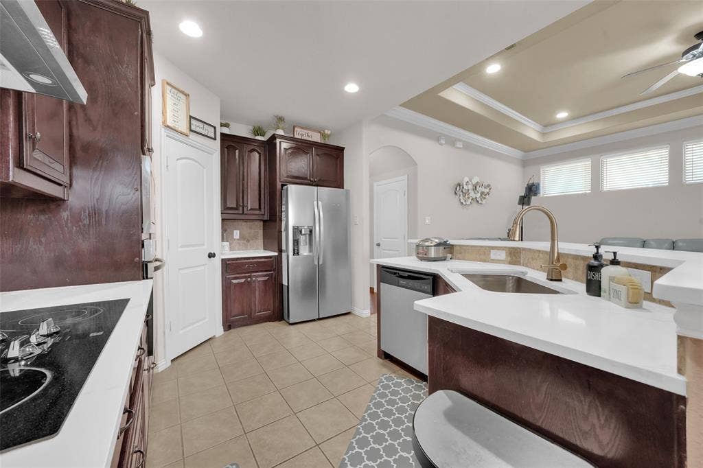 5801 Mira Lago Lane, Arlington, TX 76017