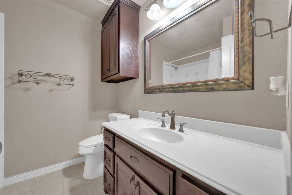5801 Mira Lago Lane, Arlington, TX 76017