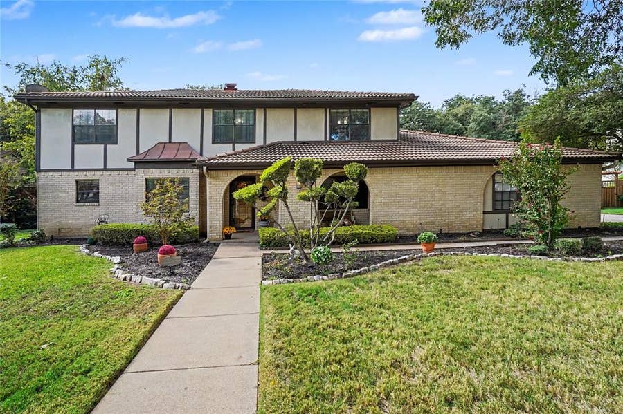 Property photo for 1903 Spirit Walk, Mansfield, TX