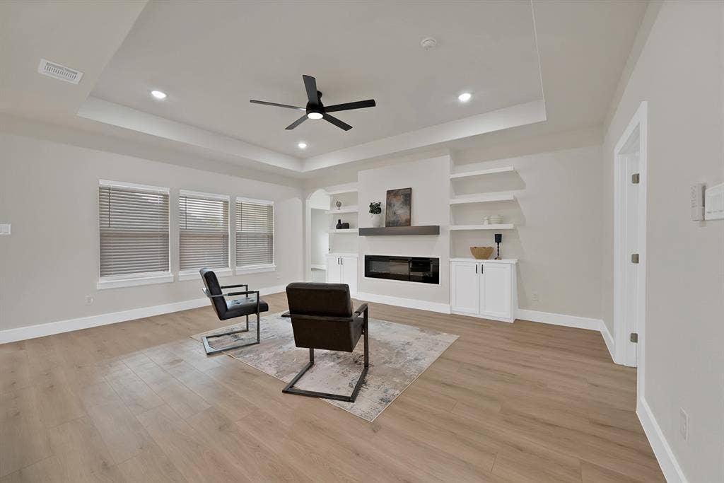 905 N Trinity Street, Decatur, TX 76234
