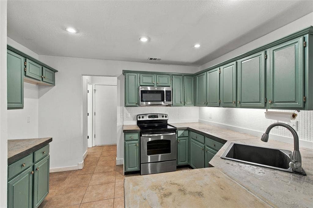 1704 Overlook Drive, Grapevine, TX 76051