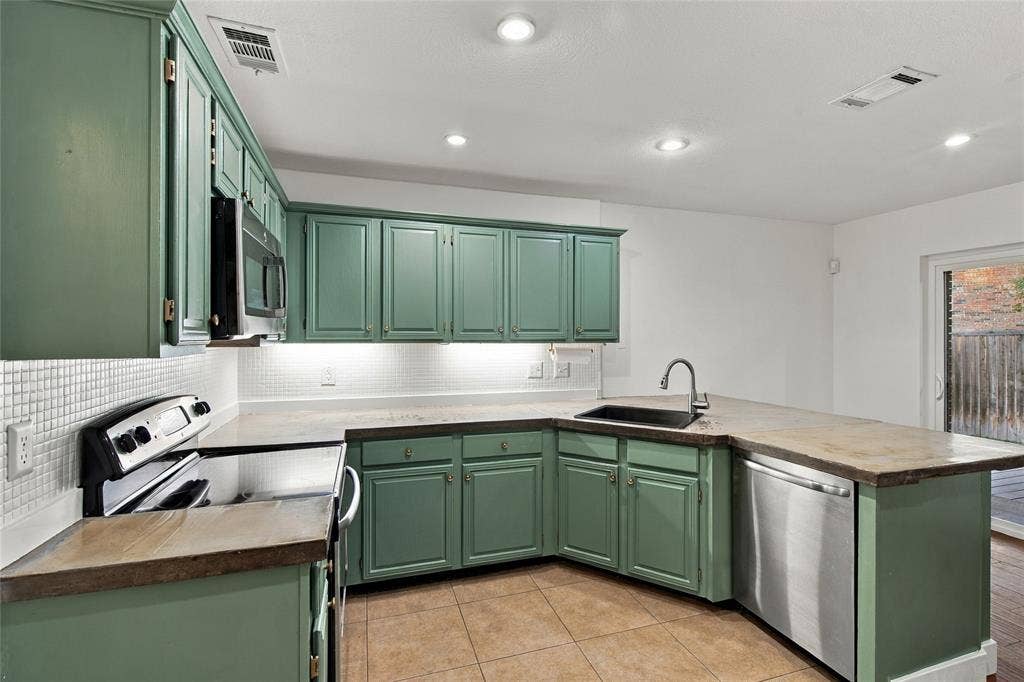 1704 Overlook Drive, Grapevine, TX 76051