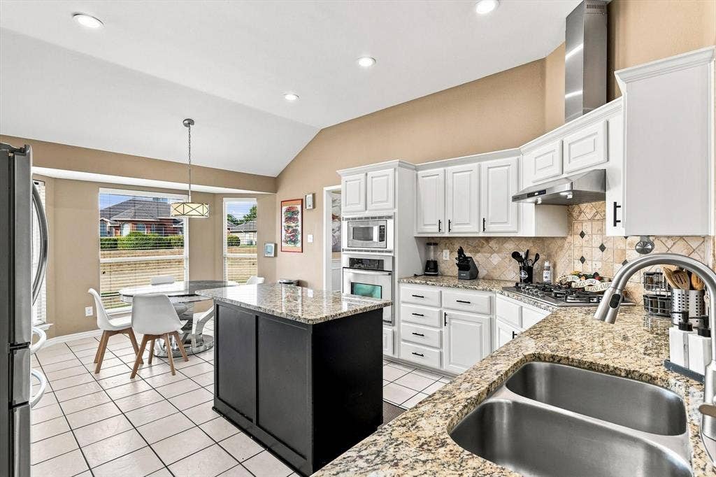 335 Linhurst Drive, Murphy, TX 75094 335 Linhurst Drive, Murphy, TX 75094
