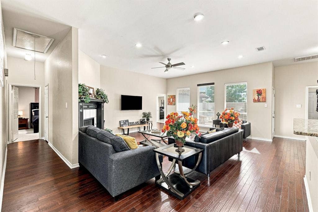 335 Linhurst Drive, Murphy, TX 75094 335 Linhurst Drive, Murphy, TX 75094