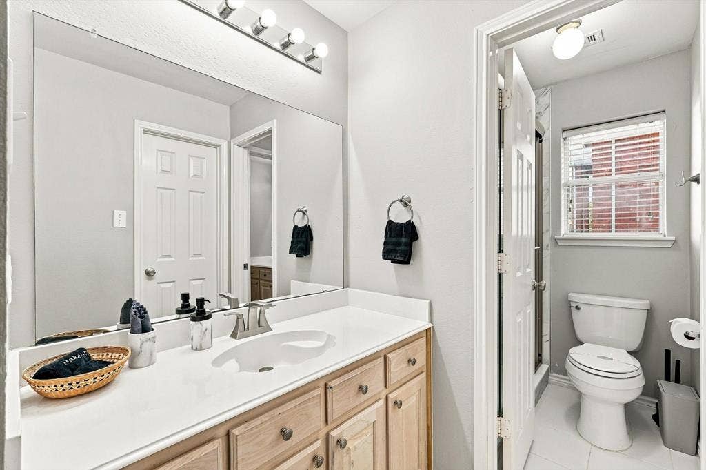 335 Linhurst Drive, Murphy, TX 75094 335 Linhurst Drive, Murphy, TX 75094