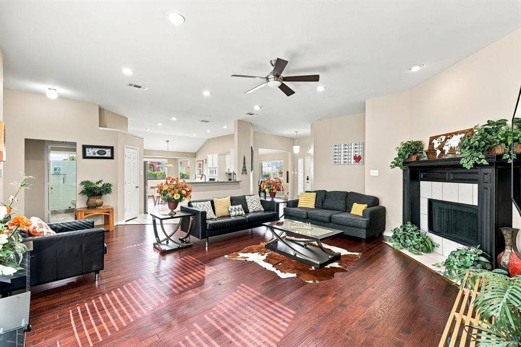 335 Linhurst Drive, Murphy, TX 75094 335 Linhurst Drive, Murphy, TX 75094
