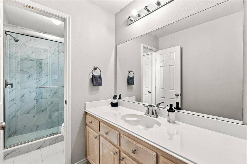 335 Linhurst Drive, Murphy, TX 75094 335 Linhurst Drive, Murphy, TX 75094