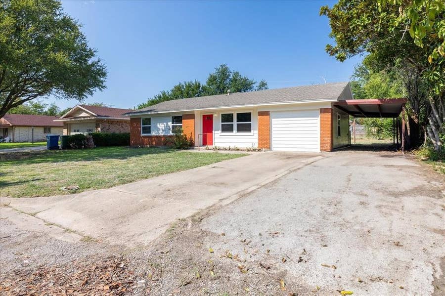 Property photo for 103 Hillcrest Street, Sanger, TX