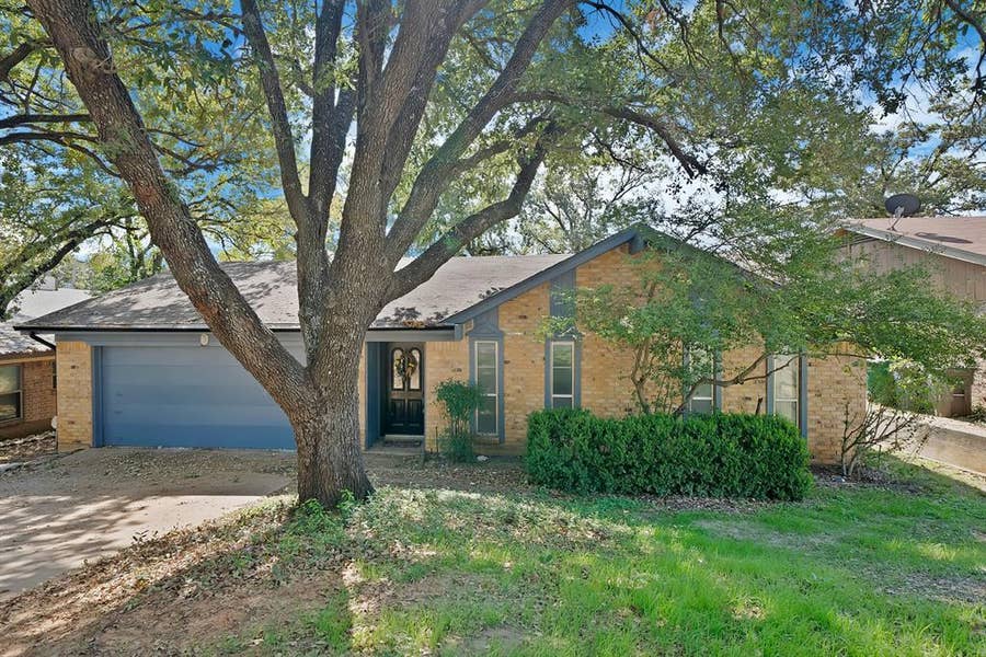 Property photo for 7648 Blue Carriage Lane, Fort Worth, TX