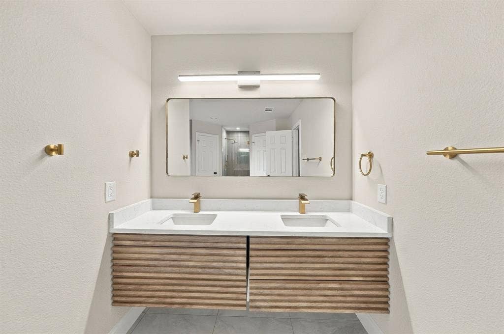 1005 W White Avenue, McKinney, TX 75069