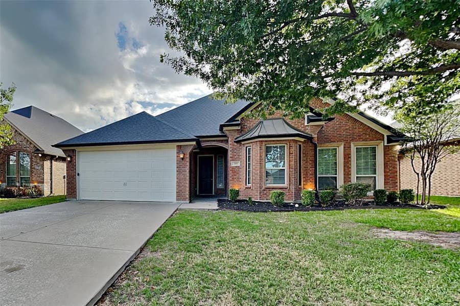 Property photo for 309 Hudson Lane, Burleson, TX