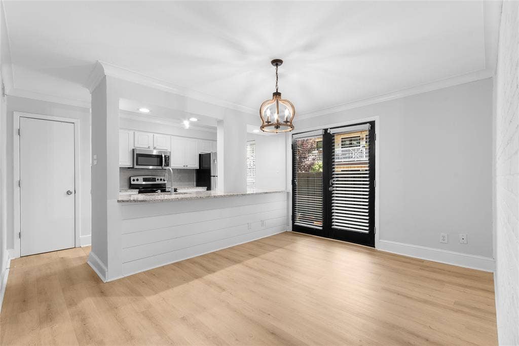 5928 Sandhurst Lane, #127, Dallas, TX 75206 5928 Sandhurst Lane, #127, Dallas, TX 75206