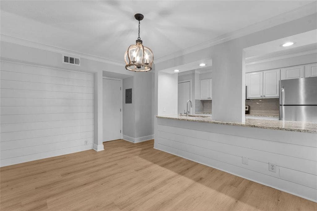 5928 Sandhurst Lane, #127, Dallas, TX 75206 5928 Sandhurst Lane, #127, Dallas, TX 75206