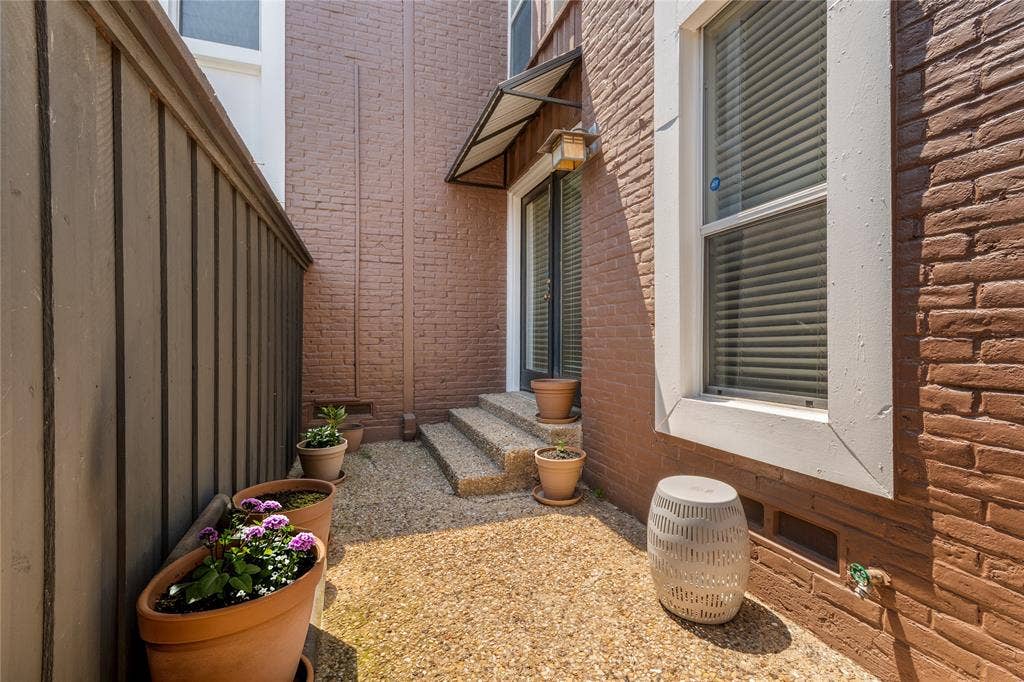 5928 Sandhurst Lane, #127, Dallas, TX 75206 5928 Sandhurst Lane, #127, Dallas, TX 75206