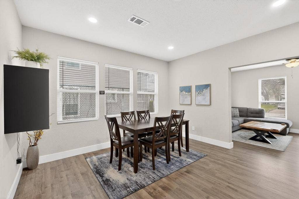 812 Centre Street, Dallas, TX 75208 Neutral-toned interior featuring wood-finish flooring, recessed lighting, and a triple-window configuration