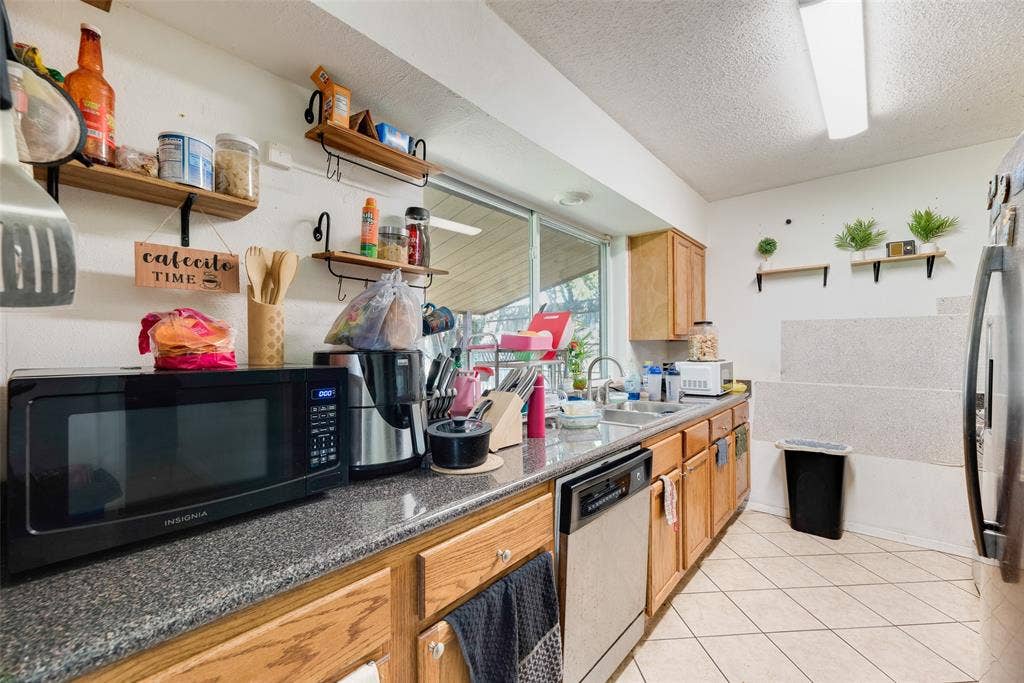 1717 Meadow Valley, Irving, TX 75060 1717 Meadow Valley, Irving, TX 75060