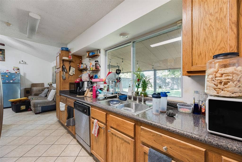 1717 Meadow Valley, Irving, TX 75060 1717 Meadow Valley, Irving, TX 75060