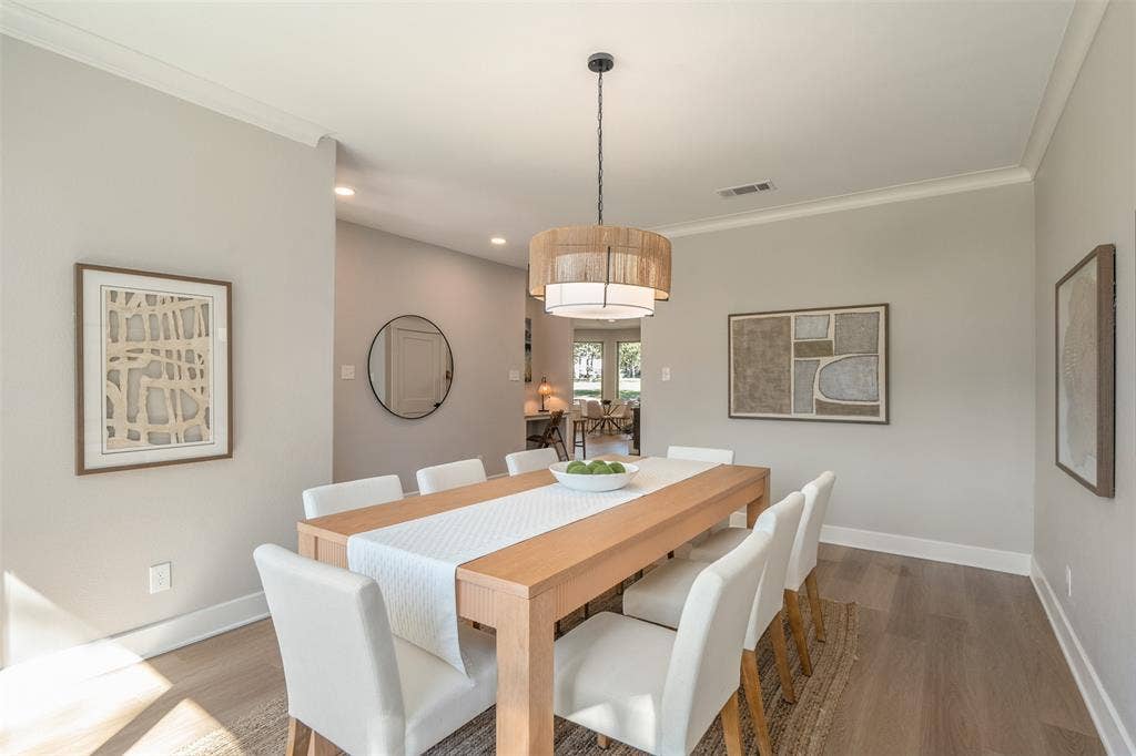 375 St. Andrews Drive, Mabank, TX 75156 New chandelier