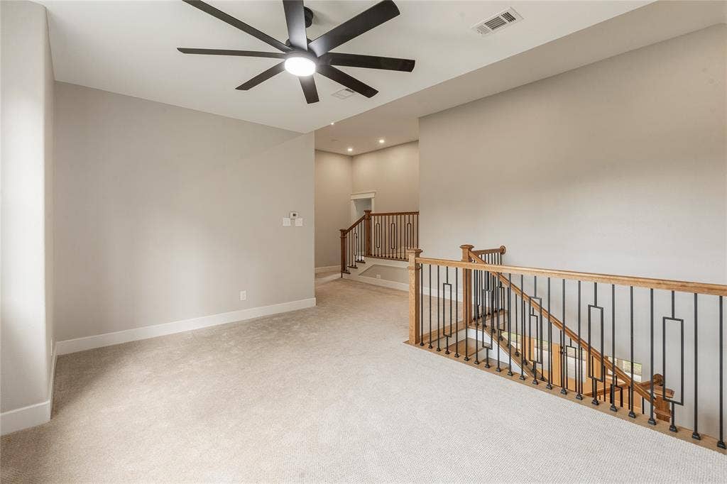 375 St. Andrews Drive, Mabank, TX 75156 Versatile loft second living area or game
