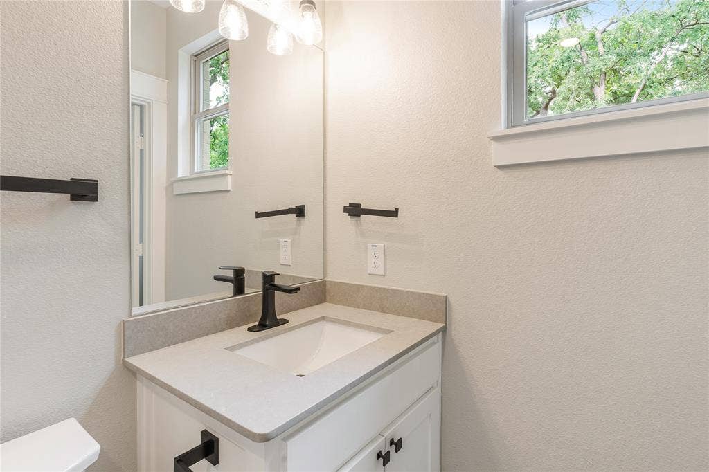 375 St. Andrews Drive, Mabank, TX 75156 Bedroom four private bath