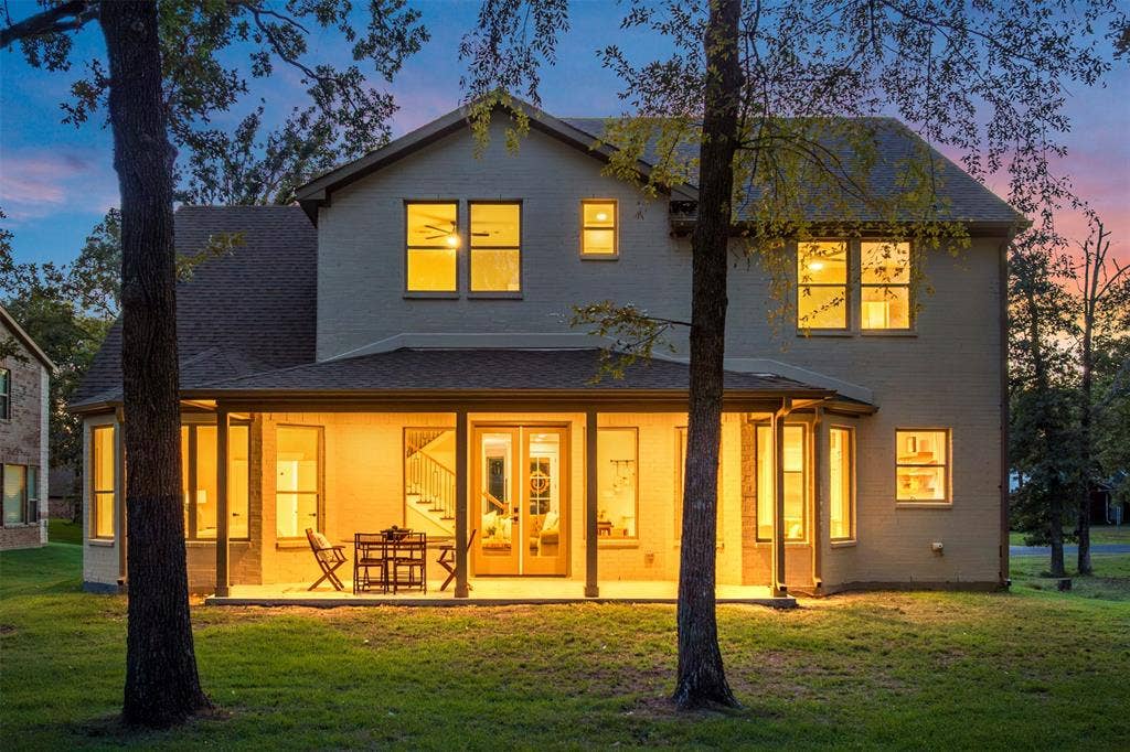 375 St. Andrews Drive, Mabank, TX 75156 Covered back patio overlooking the golf course and peaceful deer & wild life watching